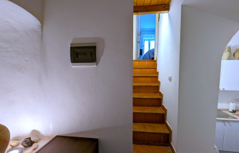 28_Stairs_to_the_bedroom